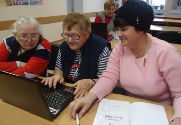 Пенсионеры Порховского района продолжают осваивать компьютеры
