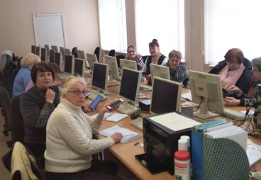 Пенсионеры Псковского региона преступили к реализации социального проекта «Обучение пенсионеров компьютерной грамотности и работе на современных гаджетах»