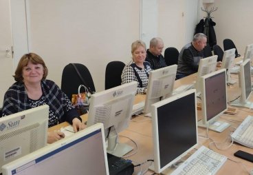 Пенсионеры псковского региона преступили к обучению навыкам компьютерной грамотности и тренингам по работе на современных гаджетах