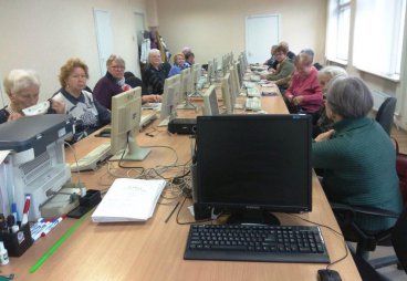 В Пскове и Великих Луках возобновились курсы по обучению пенсионеров навыкам компьютерной грамотности