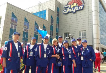 На спартакиаде в Новосибирске псковских пенсионеров наградили за самую элегантную командную форму