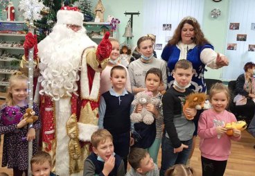 (ФОТО) Клуб межпоколенческого взаимодействия местного отделения СПР города Пскова принял участие в выставке винтажной куклы